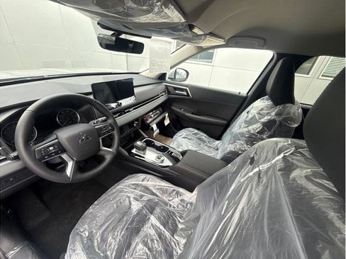 New 2026 Mitsubishi Outlander SE FWD image 9