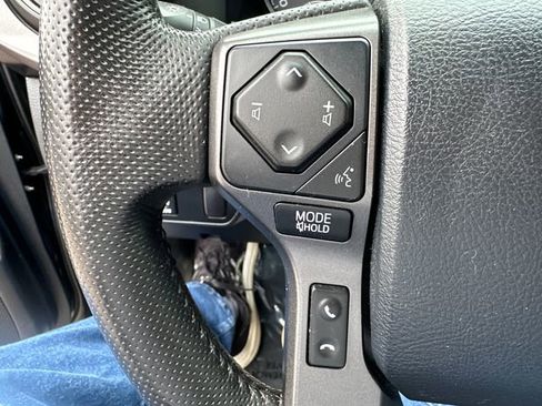 Used 2016 Toyota Tacoma TRD Off-Road w/ Premium & Technology Package image 26