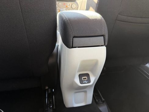Used 2021 Jeep Renegade Latitude FWD image 25