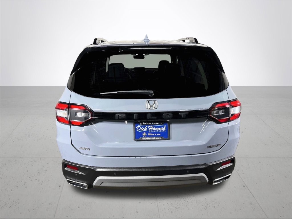Used 2024 Honda Pilot Touring image 7