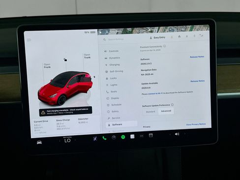 Used 2024 Tesla Model Y Performance image 34