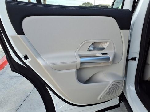 Used 2025 Mercedes-Benz GLA 250 4MATIC image 17