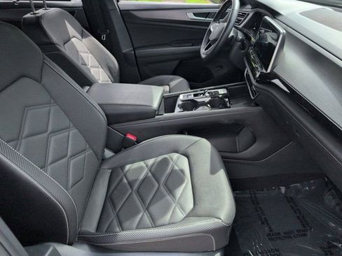 Used 2025 Volkswagen Atlas Cross Sport SE FWD image 30