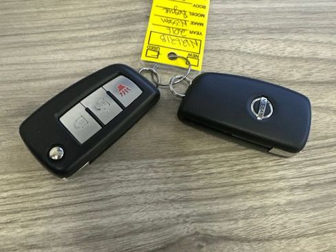 Used 2016 Nissan Rogue S FWD image 14