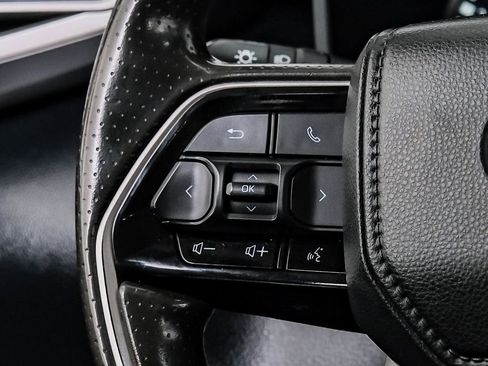 Used 2022 Toyota Tundra SR5 w/ SR5 Convenience Package image 12