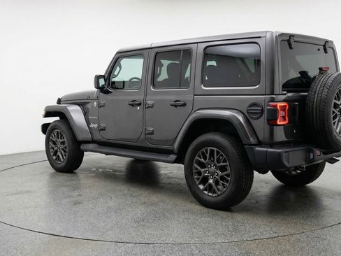 Used 2025 Jeep Wrangler Sahara image 6