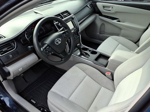 Used 2015 Toyota Camry LE image 12