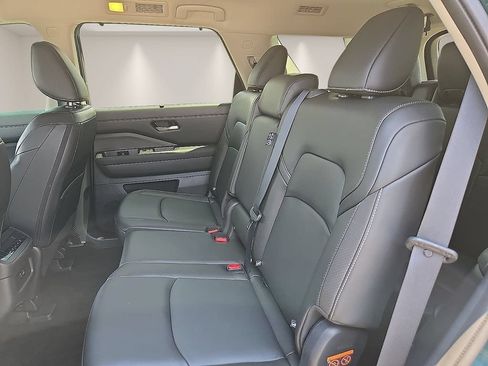 Used 2023 Nissan Pathfinder SL w/ Lighting Package (N92) AWD/4WD image 9