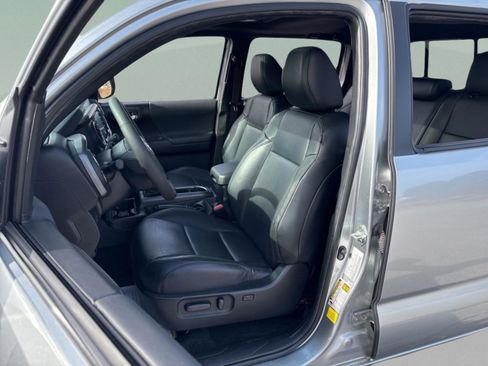 Used 2023 Toyota Tacoma TRD Off-Road w/ TRD Premium Off Road Package image 30