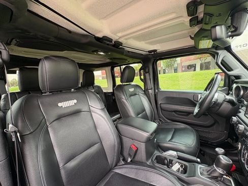 Used 2018 Jeep Wrangler Unlimited Sahara AWD/4WD image 13
