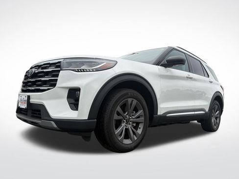 Used 2025 Ford Explorer Active w/ Active Comfort Package AWD/4WD image 2