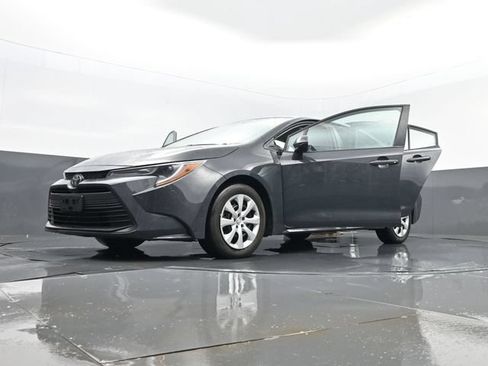 Used 2024 Toyota Corolla LE FWD image 31