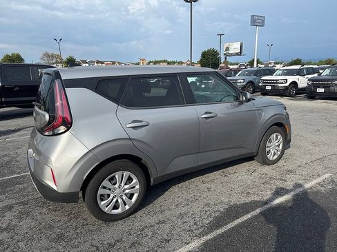 Used 2023 Kia Soul LX FWD image 4