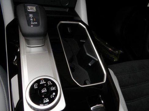 New 2026 Mitsubishi Outlander SE image 21