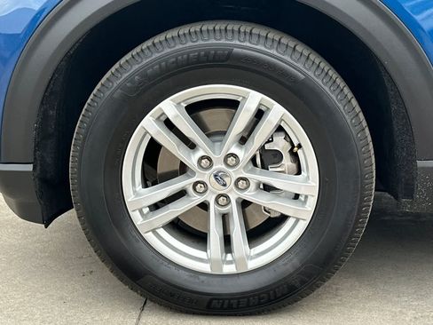 Used 2020 Ford Explorer XLT w/ Equipment Group 202A AWD/4WD image 12