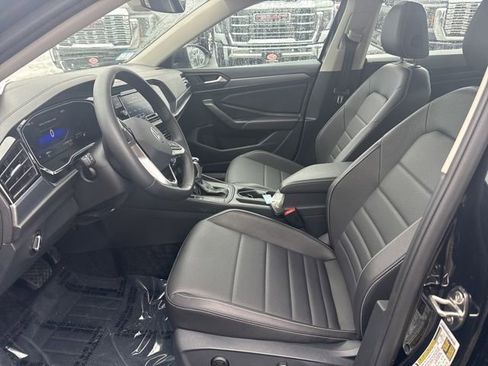 Used 2024 Volkswagen Jetta SE image 14