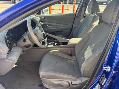 Used 2025 Hyundai Elantra SEL image 27