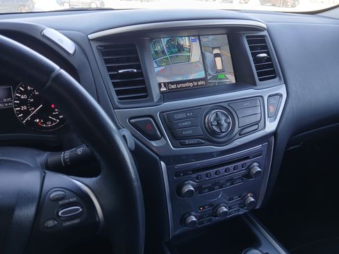 Used 2017 Nissan Pathfinder SL w/ Trailer Tow Package image 11