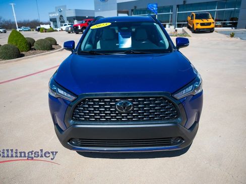 Used 2023 Toyota Corolla Cross LE image 2