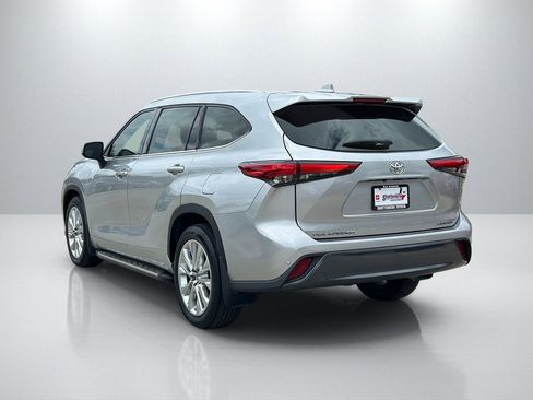 Used 2022 Toyota Highlander Limited image 7