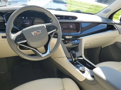 Used 2025 Cadillac XT6 Premium Luxury w/ Technology Package AWD/4WD image 10