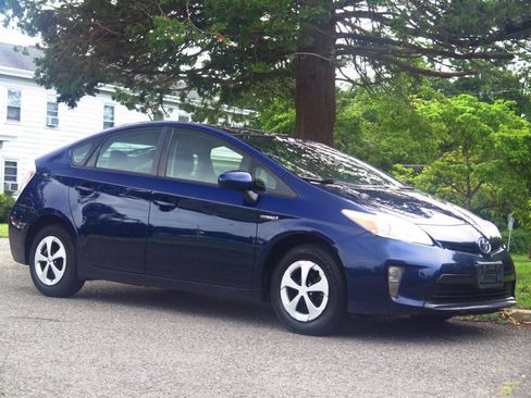 Used 2013 Toyota Prius Two FWD image 6