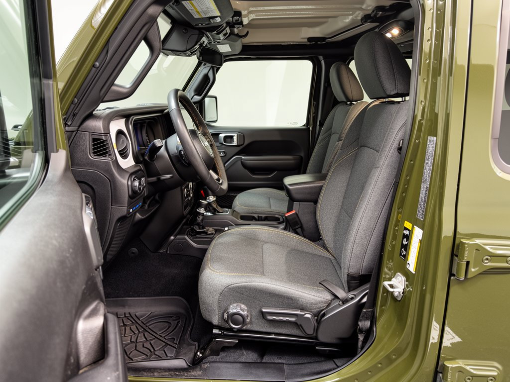 Used 2024 Jeep Wrangler Unlimited w/ Convenience Group AWD/4WD image 5