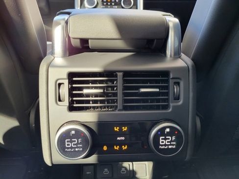 Used 2024 Land Rover Discovery S image 23