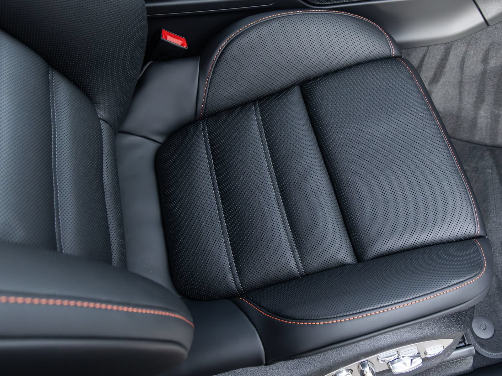 Certified 2026 Porsche Macan S AWD/4WD image 42