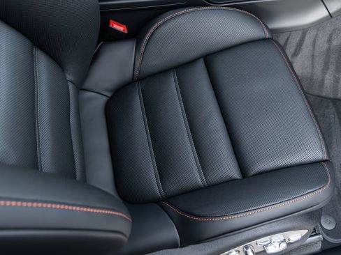 Certified 2026 Porsche Macan S AWD/4WD image 42