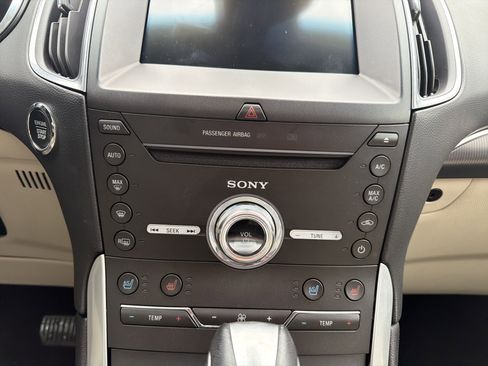 Used 2018 Ford Edge Titanium w/ Equipment Group 301A image 21