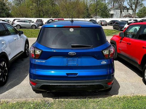 Used 2017 Ford Escape SE w/ SE Sport Appearance Package image 6