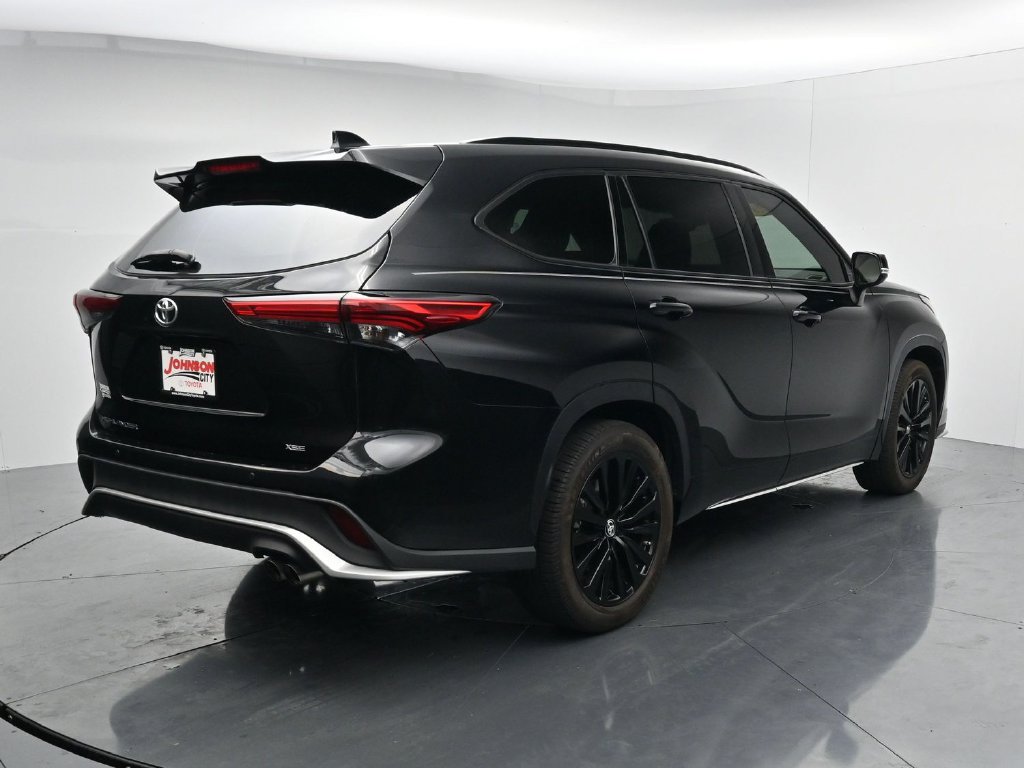 Used 2023 Toyota Highlander XSE FWD image 7