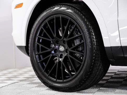 Used 2019 Porsche Cayenne S image 62