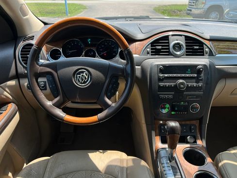 Used 2011 Buick Enclave CXL FWD image 19