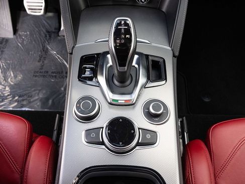 Used 2024 Alfa Romeo Stelvio Veloce image 37