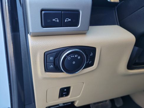 Used 2019 Ford F250 Lariat w/ Lariat Value Package image 31