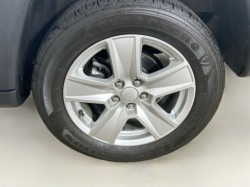 Used 2022 Jeep Compass Latitude AWD/4WD image 11