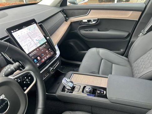 Used 2025 Volvo XC90 B6 Plus image 20