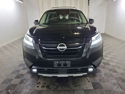 Used 2024 Nissan Pathfinder Platinum w/ Black Appearance Package AWD/4WD image 3