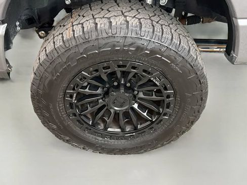 Used 2024 Ford F250 Lariat w/ Tremor Off-Road Package AWD/4WD image 32