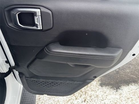 Certified 2022 Jeep Wrangler Unlimited Sahara w/ Cold Weather Group image 16