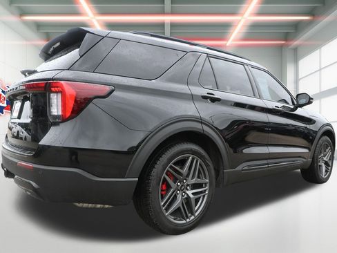 Used 2025 Ford Explorer ST-Line w/ Premium Package RWD image 3