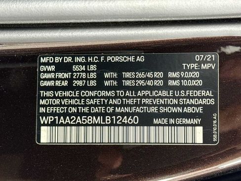 Certified 2021 Porsche Macan AWD/4WD image 33