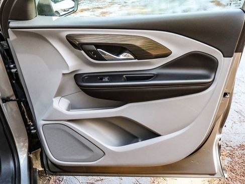 Used 2024 GMC Terrain SLT image 38