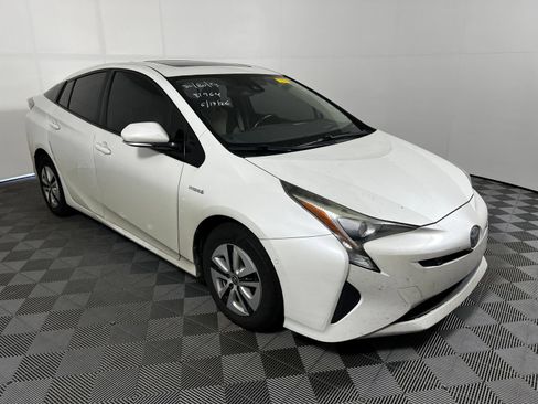 Used 2018 Toyota Prius Three w/ Advanced Technology Package FWD image 3
