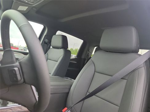 New 2026 GMC Sierra 1500 SLT image 17