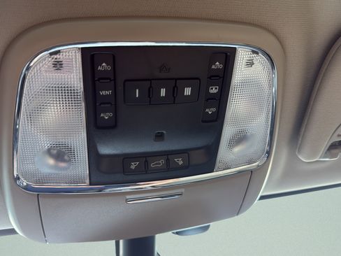 Used 2017 Jeep Grand Cherokee Overland AWD/4WD image 48