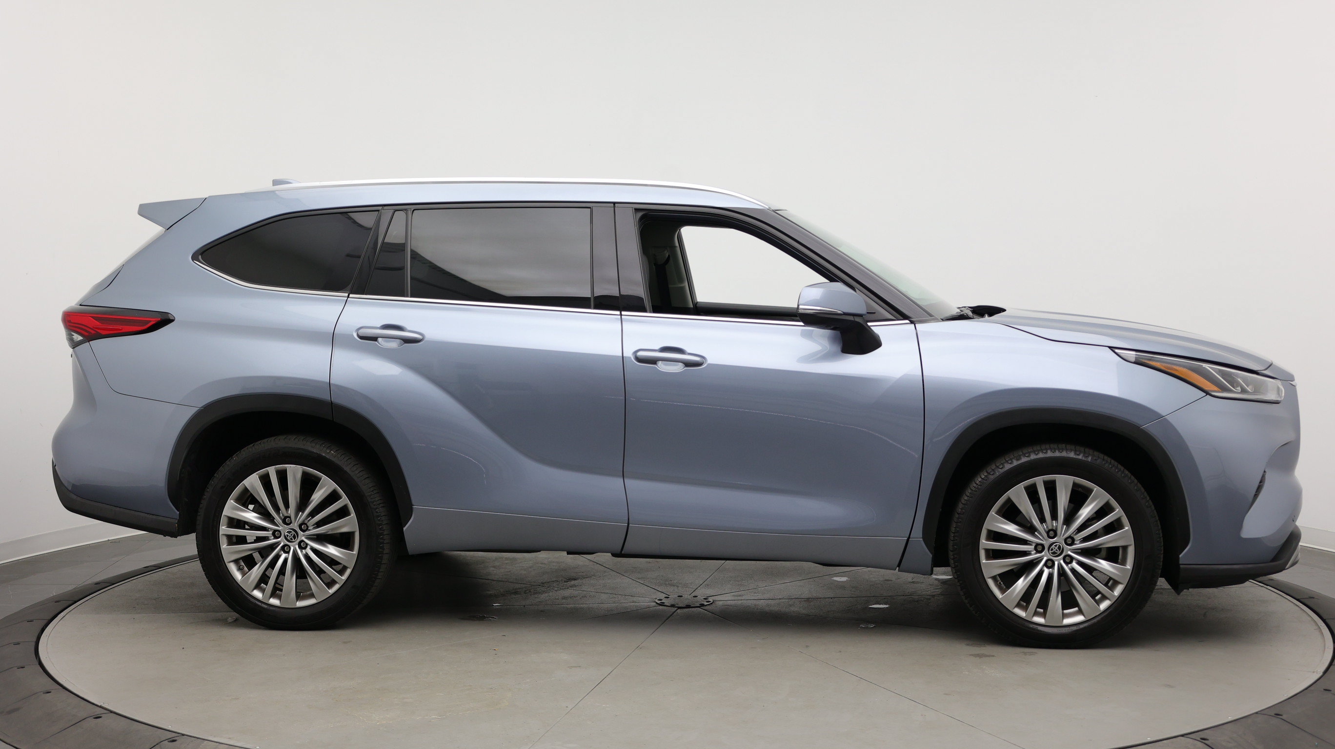 Used 2022 Toyota Highlander Platinum FWD image 12