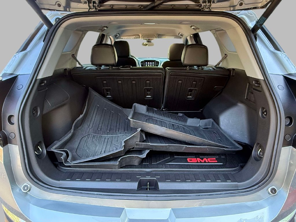 Used 2024 GMC Terrain SLT w/ LPO, Floor Liner Package AWD/4WD image 17